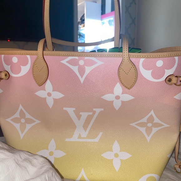 Authentic LV summer edition sold out never full - Picture 3 of 4